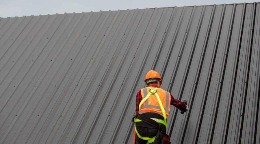 Professional gutter cleaning in Mcnary, AZ